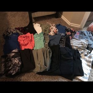 Maternity Clothing Lot! (Shirts, Capris, Dresses)